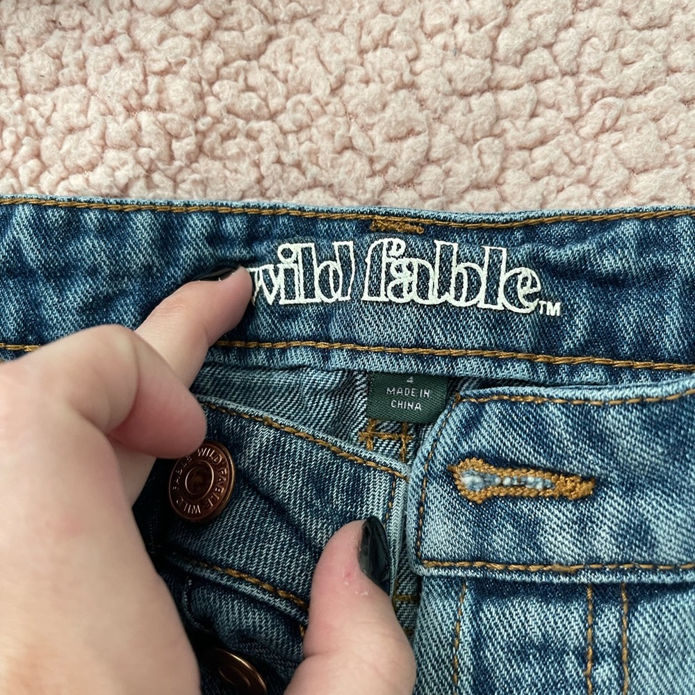 WILDFABLE SIZE 4 RIPPED JEAN SHORTS - Picture 2 of 2